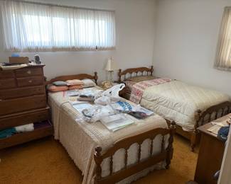 Complete maple twin bed set 1950’s excellent condition 