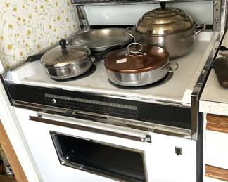 Gorgeous GE electric stove 1969’s self cleaning oven works great