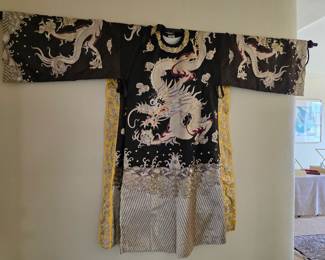 Gilt metal thread Chinese dragon robe in excellent condition