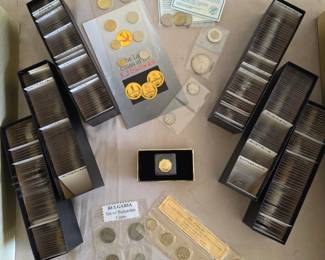 Foreign coins and commemorative gold coin.