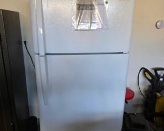 Upright freezer/refrigerator in excellent condition