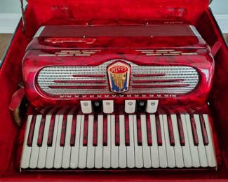 Vintage but amazing condition Castle  accordian
