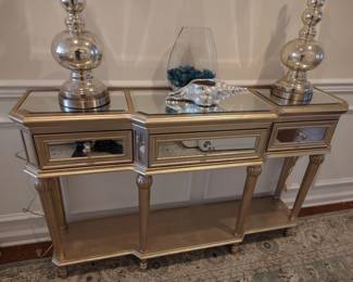 Mirrored hallway table and mirrored lamps.