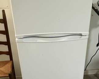 Haier 9.8 cu. ft. White Top Freezer Refrigerator