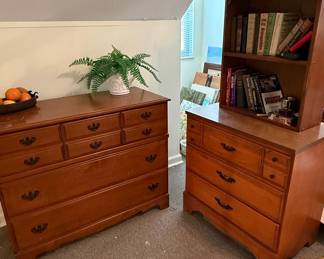 American Colonial Style Maple Dresser & Hutch Set