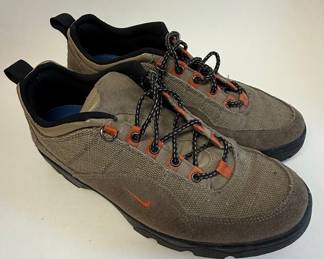 Nike Lahar Low Canvas Hiking Shoes
