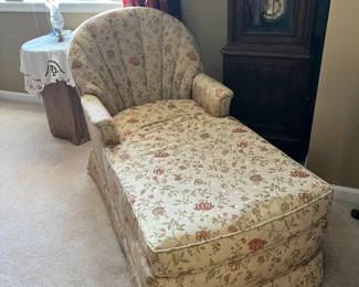 Vintage chaise lounge