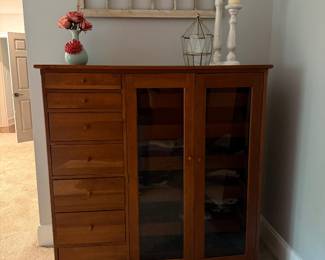 Remember J.Crew circa 1995-2015? These dressers?! This was one of the displays from J.Crew and I’m obsessed with it. Perfect for sweaters. 