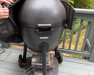 Komodo smoker grill