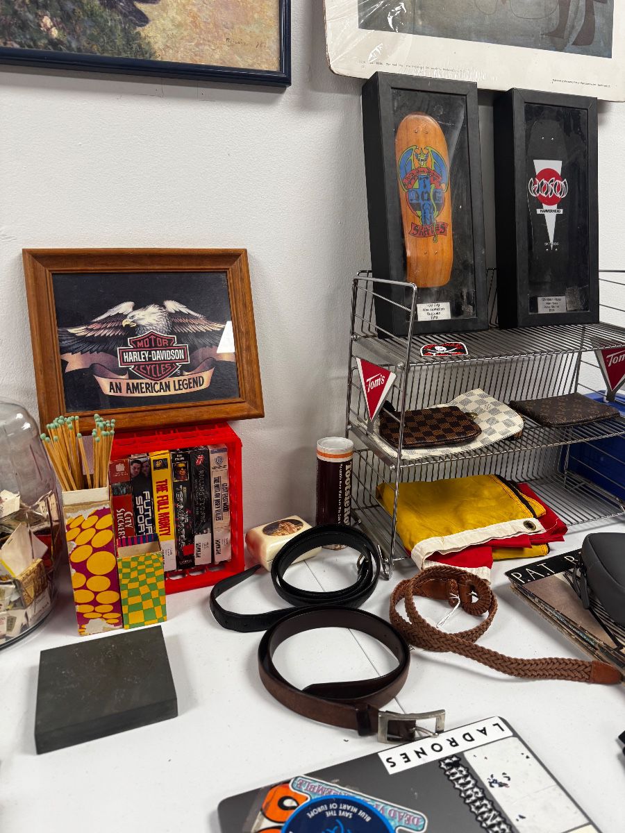 vintage accessories and collectibles priced to go!
