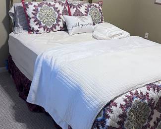 Antique Brass Bed (double/full) w/Queen Mattress 