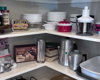 Lots of kitchen items 