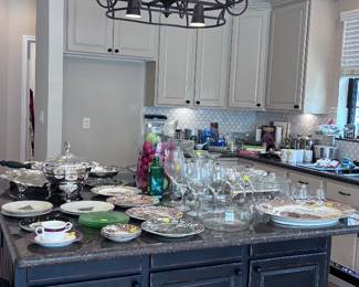 Lots of kitchen gadgets 