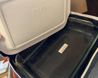 Bears insulated carrier for covered Pyrex dish