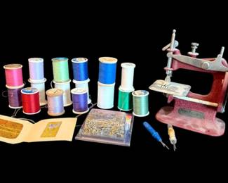 Stitch Mistress Hand Crank Toy Sewing Machine  Thread