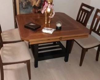 Square / circular adjustable dining table