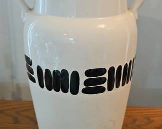 Goldscheider Keramik Alaska A Vase in White with Black Abstract Design