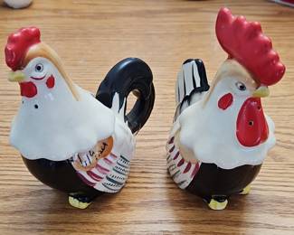 Vintage Ceramic Hand-Painted Rooster and Hen Salt and Pepper Shakers
