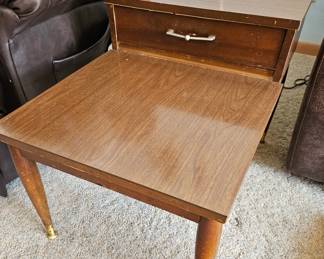 Mid-Century Modern End Table by American of Martinsville