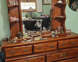 Broyhill Solid Wood Drawer Dresser with Mirror