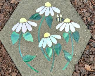 Mosaic Garden Stepping Stone with Daisies and Bee