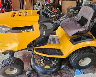 Cub Cadet XT1 LT42 Riding Lawn Mower with Bagging System