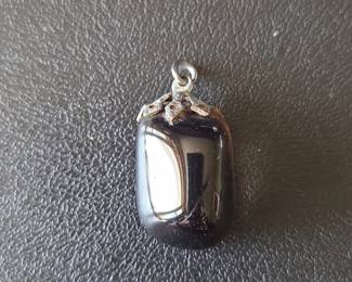 Pendant with Black Stone and SilverTone Bale