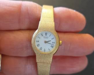 Seiko Quartz Womens Textured Gold Tone Watch