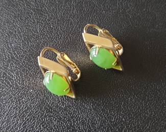 Vintage Gold Tone Jadeite Cabochon ClipOn Earrings