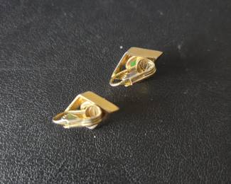 Vintage Gold Tone Jadeite Cabochon ClipOn Earrings second image