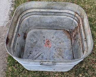 Vintage Galvanized Metal Wash Tub second image