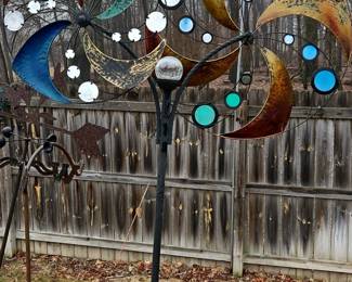 MultiColor Metal Kinetic Wind Spinner with Orb Finial and Dual Motion