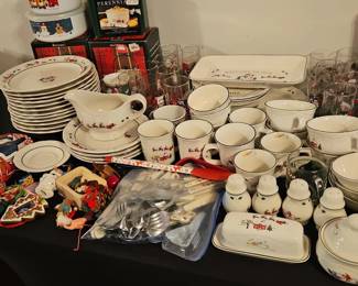 Christmas Dinnerware Set
