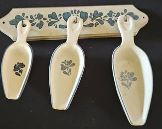 Pfaltzgraff Yorktowne Ceramic Wall Scoops