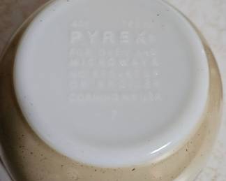 Pyrex Homestead Mixing Bowls third image