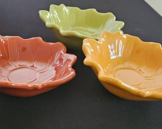 Leafshaped serving bowls second image