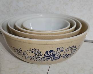 Pyrex Homestead Mixing Bowls