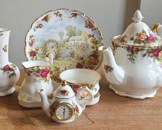 Old Country Roses Bone China piece tea set