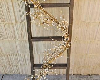 Wooden Ladder with Pip Berry Garland