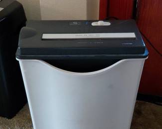 Sentinel MX Paper Shredder second image