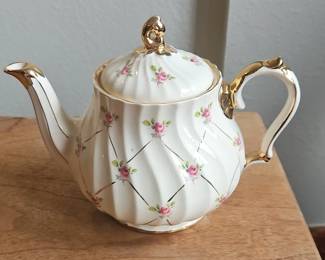 Vintage Sadler Teapot with Roses