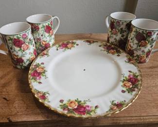 Royal Albert Old Country Roses Teacups and Saucer second image