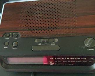 GE Model A AM or FM Clock Radio second image