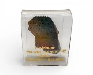 135 BerlinWallFragmentinAcrylicDisplayCase275Piece
