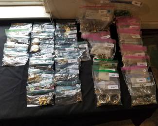  Costume jewelry. 