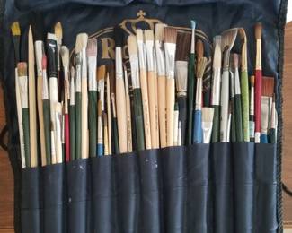 Assorted paint brushes. 