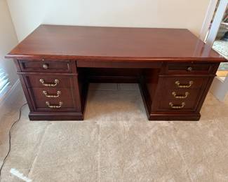Monarch 5000 Traditional Executive Desk
