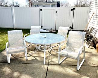 Outdoor Round Glass Table with 4 Chairs