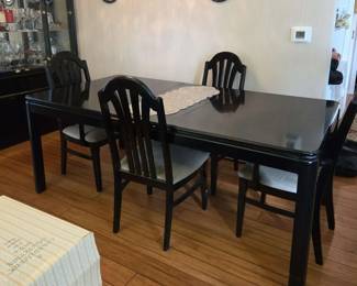  05 Dining Table 4 Bassett Chairs