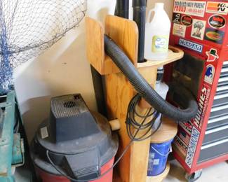 Shop vac with rolling stand